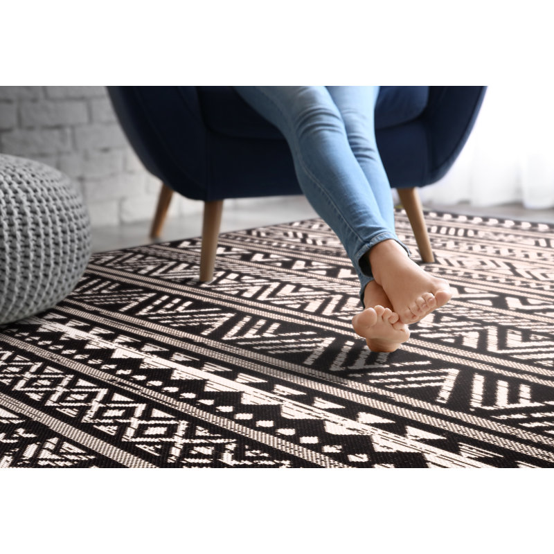 Hendershot Washable Indoor / Outdoor Rug, Rectangle 3' x 5'
