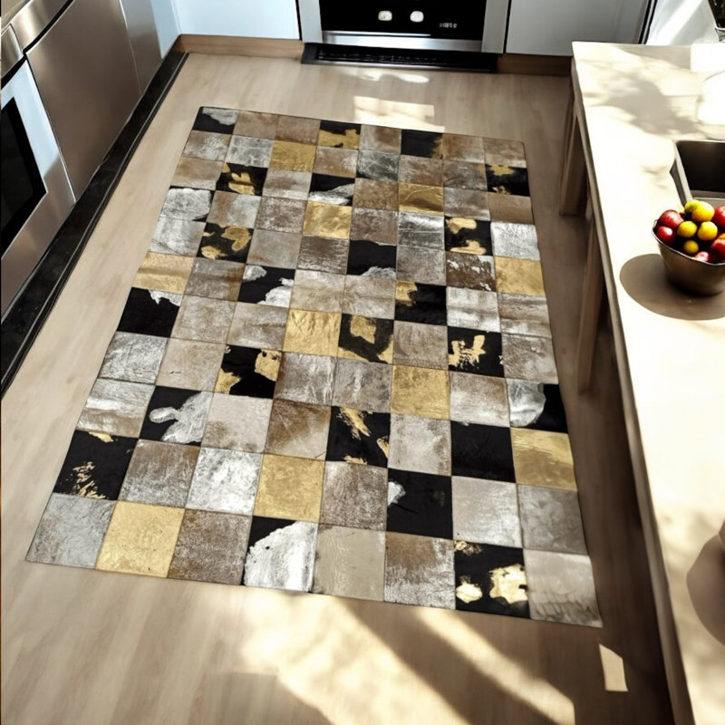 Tapis en peau de vache beige, noir et doré