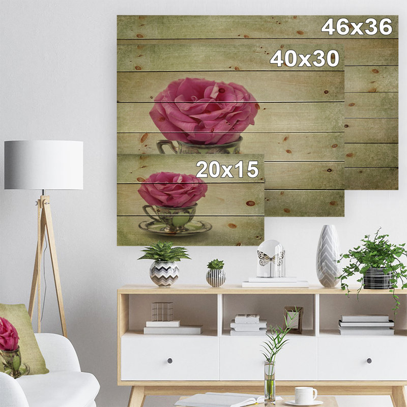 «Red Rose in Cup and Saucer», impression, H 15 po x l 20 po x P 1 po, Bois