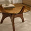 Table basse de 31,5 po en verre, de style Mid-Century moderne, idéale comme pièce maîtresse pour les salons, les chambres à coucher, les espaces de réception et les bureaux (noyer)