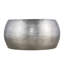Table basse ronde de 81 cm (32 pouces) en aluminium, fini argent antique martelé à la main, idéale pour agencer votre salon et décorer votre intérieur.