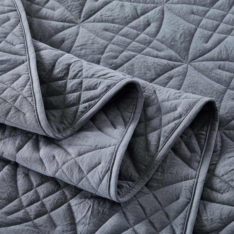 Ensemble de couvre-lit en microfibre matelassée Stroman, Courtepointe pour très grand lit + 2 taies d'orei, Gris foncé