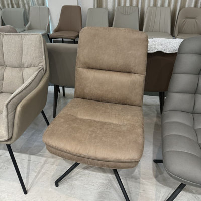 Chaise de bureau moderne pivotante rembourrée avec roulettes