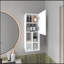 Armoire de salle de bain murale avec porte et 4 tablettes ouvertes, finition blanche.