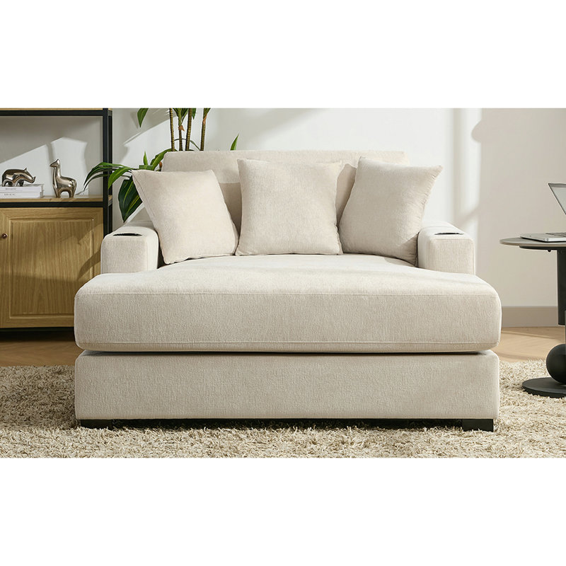 Chaise longue de 140 cm en chenille crème avec station de charge et porte-gobelets intégrés aux accoudoirs pour un confort optimal à l'intérieur. Housse amovible et lavable surdimensionnée pour se détendre à la maison.