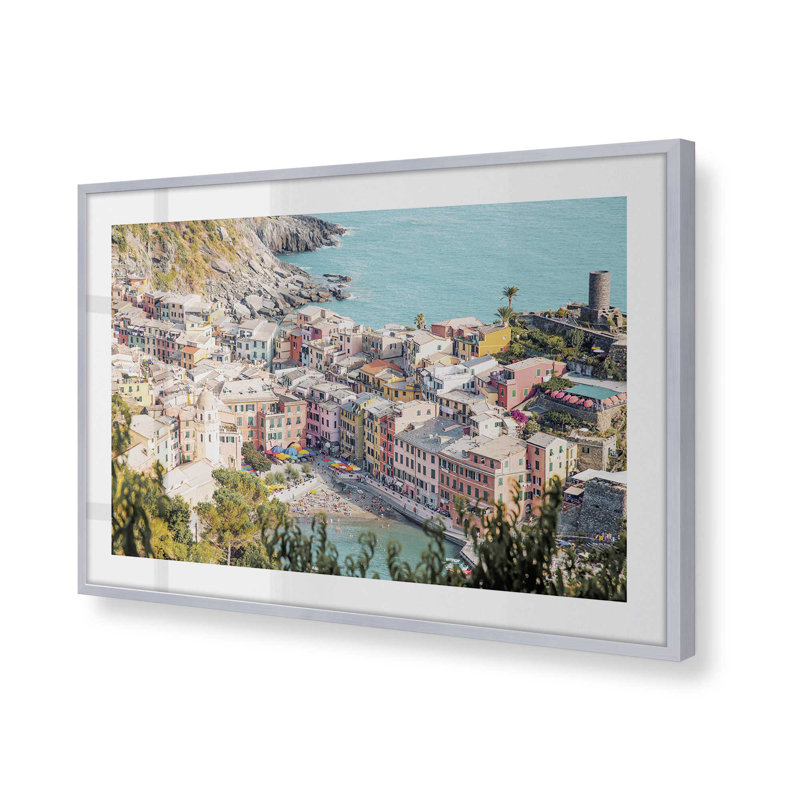 «Coastal Town Views», impression roulée, Cadre en chrome poli, H 13,25 po x l 17,25 po x P 1,25 po
