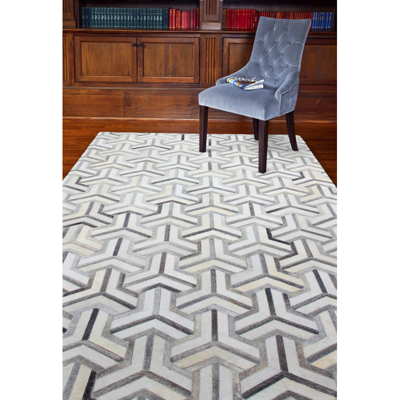 Handmade Geometric Gray Cowhide Rectangular Area Rug 4' x 6'