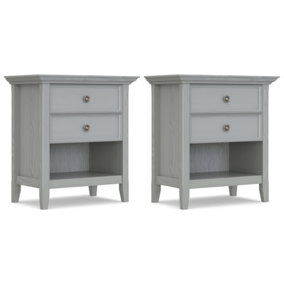 Ensemble de 2 tables de chevet traditionnelles Amherst en bois massif gris brouillard (ensemble de 2)