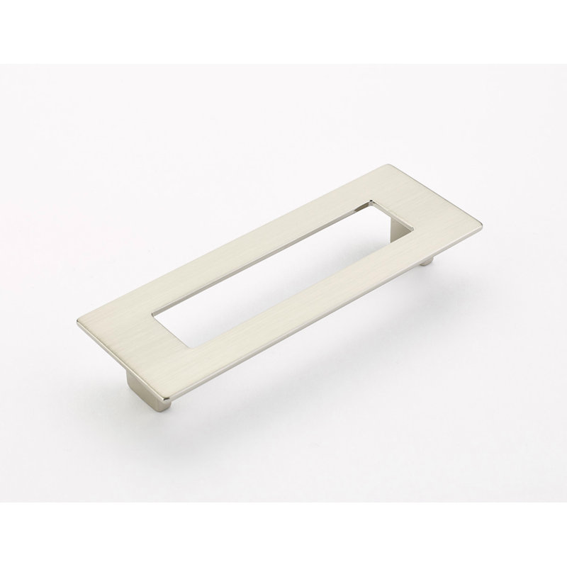 Poignée d'armoire Schaub Finestrino 3-3 / 4 "d'un centre à l'autre, 5 1/16", Nickel satiné