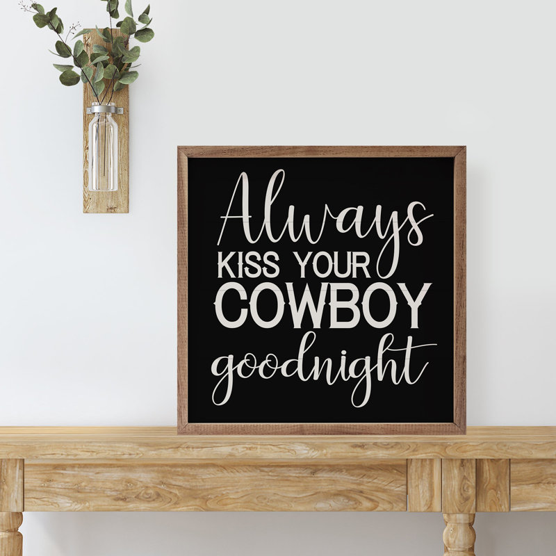«Kiss Your Cowboy Goodnight» - noir, H 12 po x l 12 po