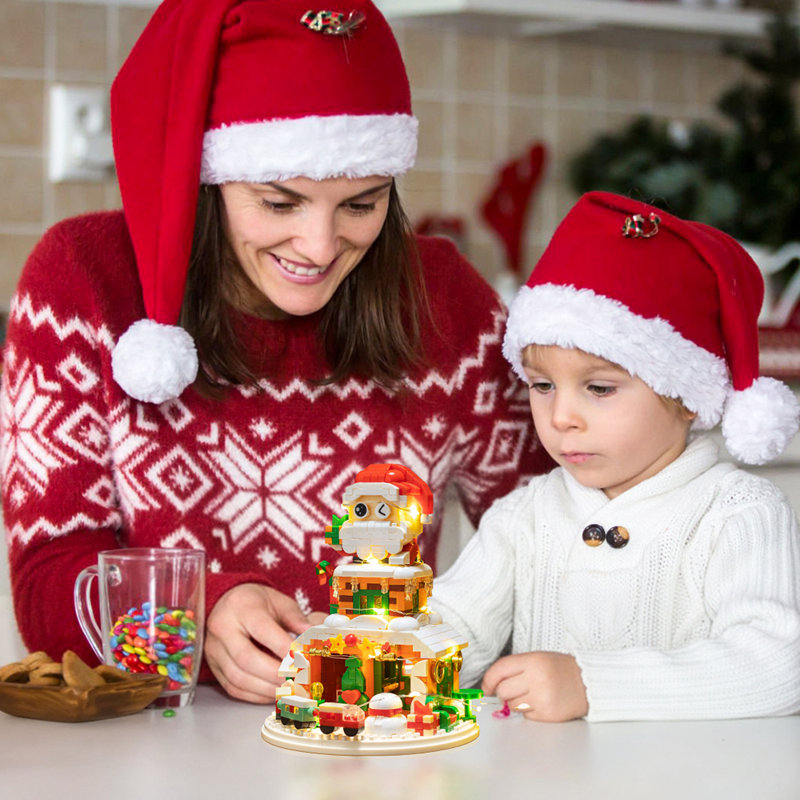 924-Piece Christmas-Themed Building Block Set with Lights