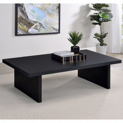 Table basse contemporaine avec finition résistante aux égratignures