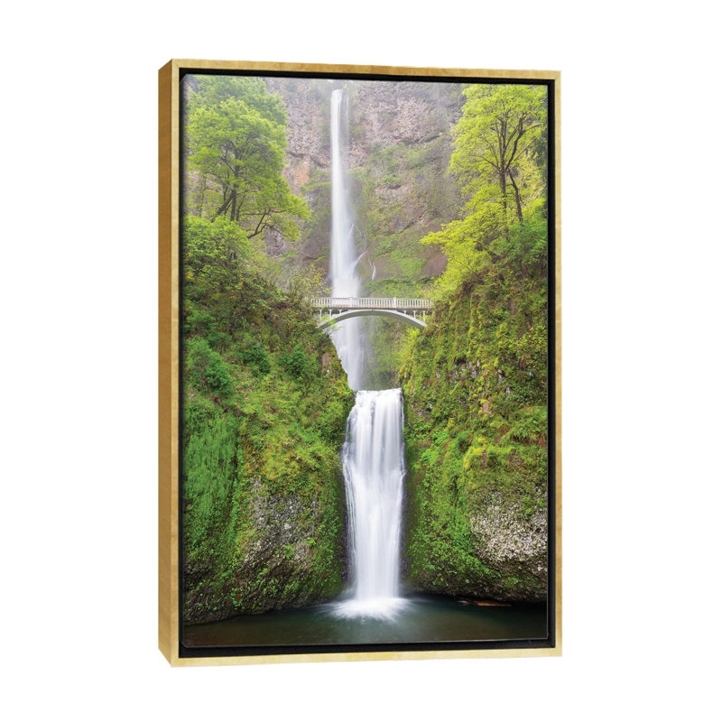 «Multnomah Falls» par Jamie et Judy Wild, Oregon, Columbia River Gorge, H 60 po x l 40po x P 1,5 po, Toile encadrée d'or