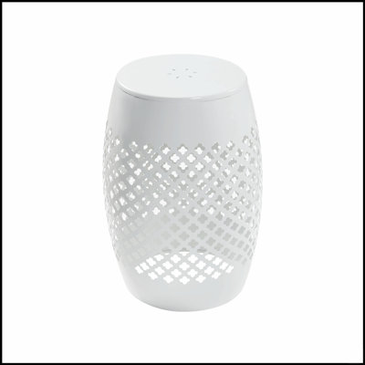 Table d'appoint ronde à découpes en dentelle, table d'appoint en fer thermolaqué, table de bout compacte moderne, imperméable et antirouille, table de patio d'extérieur nécessitant peu d'entretien pour le jardin, 3 couleurs disponibles