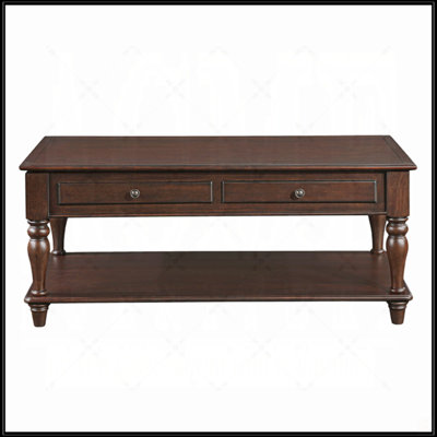 Table basse à finition noyer