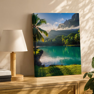 Toile, "Un paysage tropical serein à l'aube", art mural entouré de palmiers verdoyants