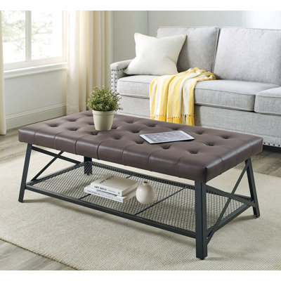 Table basse capitonnée en similicuir
