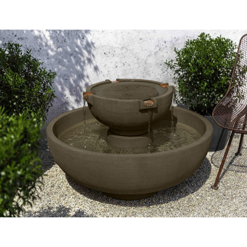 Fontaine en béton petit del rey, Brownstone