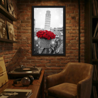 Plantes et fleurs roses dans un panier avec tour inclinée