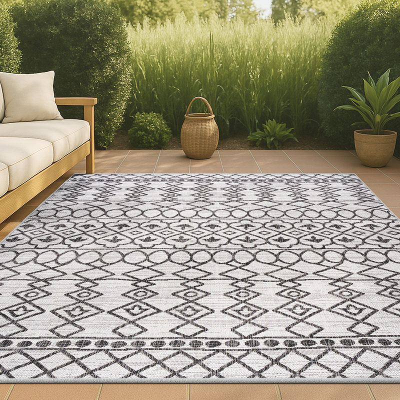 Wisser Tribal Bohemian Ivory/Black Indoor/Outdoor Rug, Rectangle 5'2" x 7'5"