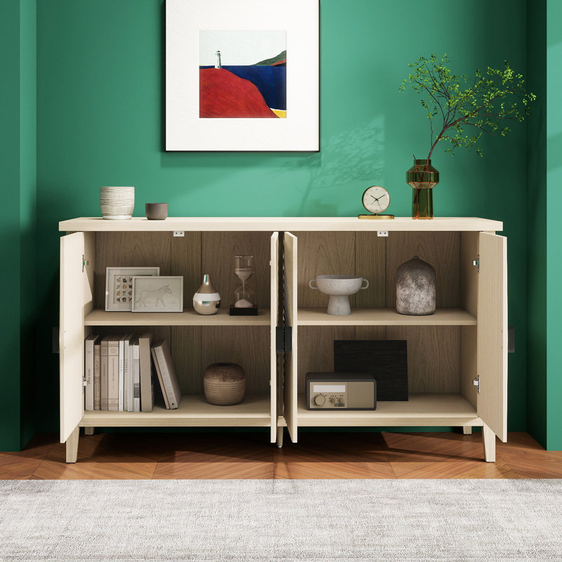 Buffet 4 portes avec panneaux 3D et tablettes réglables, bar à café moderne pour la vie, salle à manger de cuisine, texture grain de bois, demi-poignées noires exquises, structure en métal, basculement de soutien supplémentaire