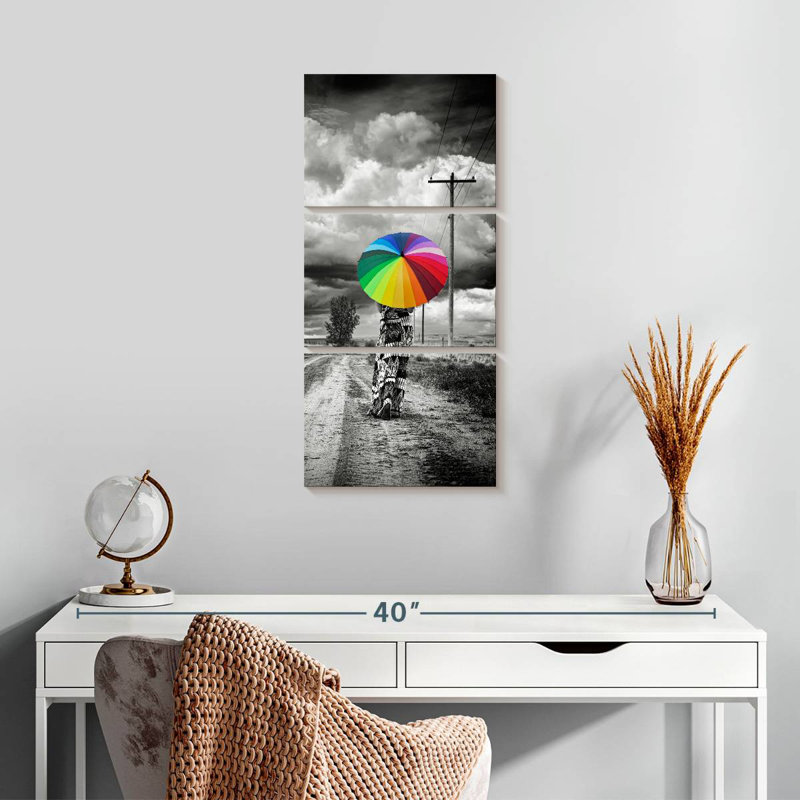 Femme au parapluie, H 27 po x l 12 po