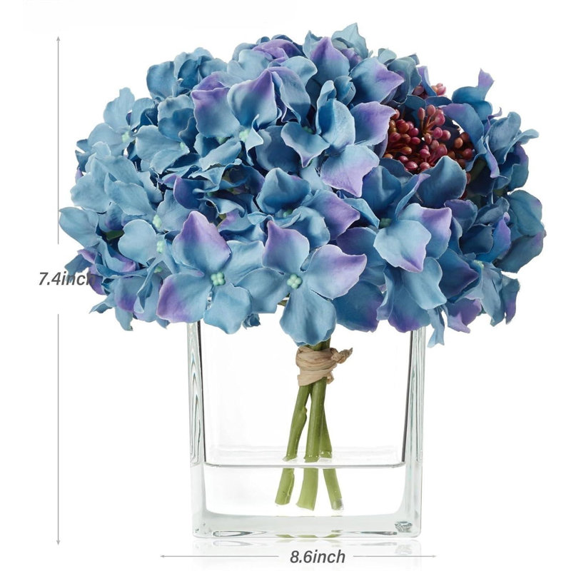 Arrangement d'hortensias en soie dans un vase