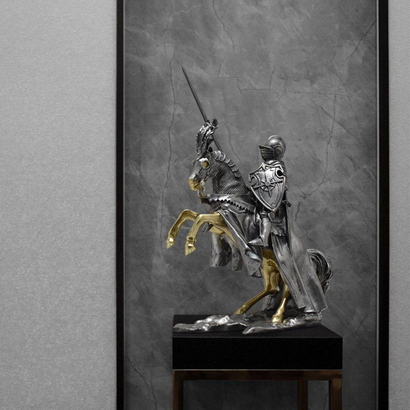 Statue Sotera Knight Collection