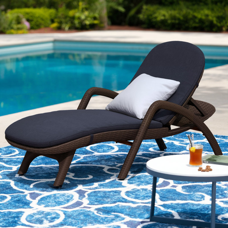 Chaise longue d'extérieur en osier avec coussin, chaise longue résistante aux intempéries, Bleu très foncé, Brun