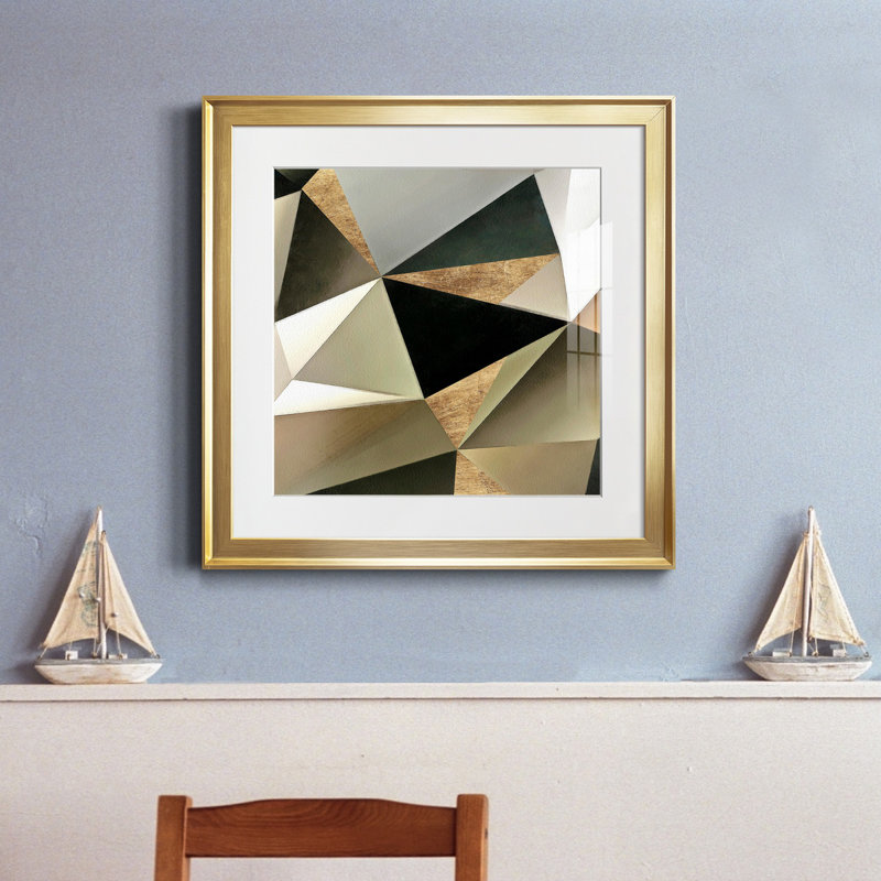 7_Gold Polygon Wall II - reproduction encadrée de qualité supérieure - prête à être accrochée, Cadre doré