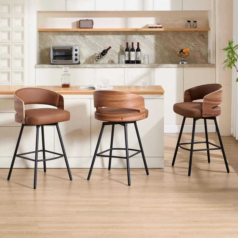 Tabouret de comptoir pivotant en faux cuir 26,77 po avec dossier en bois cintré, Brun whisky