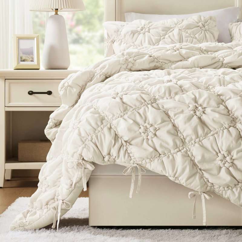Édredon double / grand, motif floral texturé avec détails à nouer, chaleur légère, tracas - entretien facile, Ivory