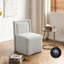 Chaise rembourrée moderne avec roulettes-177961881-183336766