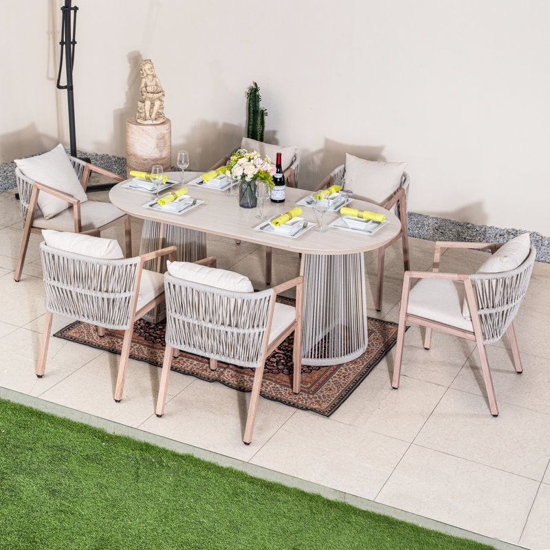 Ensemble repas pour 6 personnes avec coussins