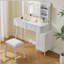 Meuble-lavabo moderne avec lumières DEL et miroir, ensemble de coiffeuse 4 tiroirs avec tabouret, luminosité réglable en 3 couleurs, peu encombrant pour la chambre à coucher, blanc-281884844
