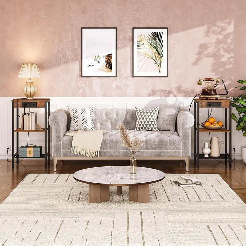 Ensemble de 2 tables d'appoint hautes avec station de recharge, tables de chevet étroites à 3 niveaux avec étagère réglable, style rustique brun et noir pour salon, chambre et couloir.