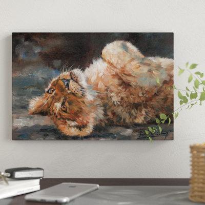 «Lion Cub on Back» par David Stribble - impression sur toile tendue