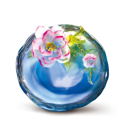 Figurines et sculptures faites à la main de plantes et de fleurs