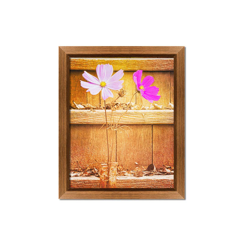 Fleurs sauvages dans les escaliers par Hal Halli. Impression sur papier - Montée et encadrée avec de l'acrylique transparent