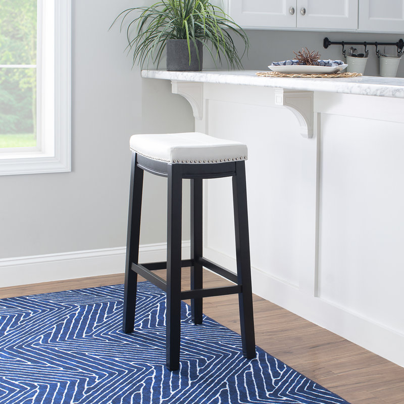 Tabouret de comptoir et de bar en bois massif sans dossier avec siège rembourré Bartonville, Blanc simili cuir / Noir