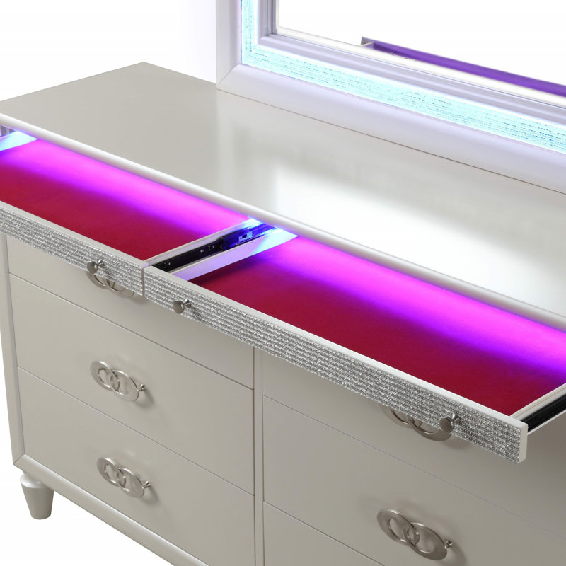 Commode blanc laiteux