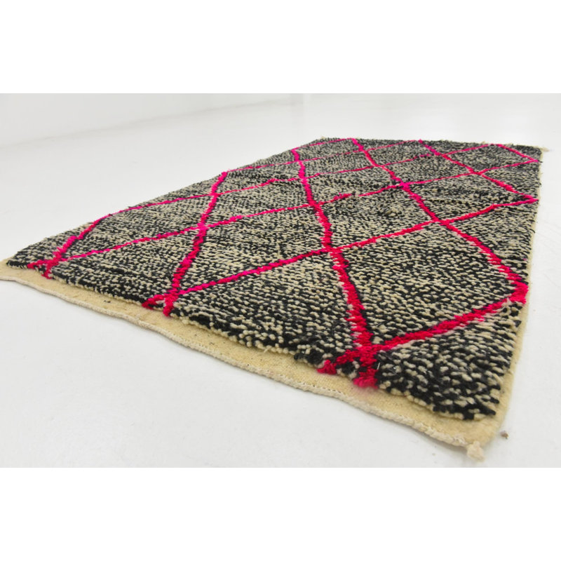 Tapis noir Kalmanovitz