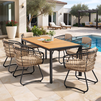 Ensemble repas pour 6 personnes en aluminium avec chaises en rotin et trou pour parasol