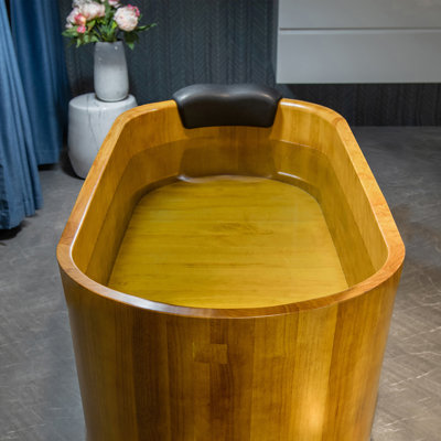Siège de baignoire autoportant intégré en bois de trempage 43 po x 26 po