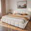 Lit plateforme tapissier Boucle avec tête de lit arrondie et pieds robustes