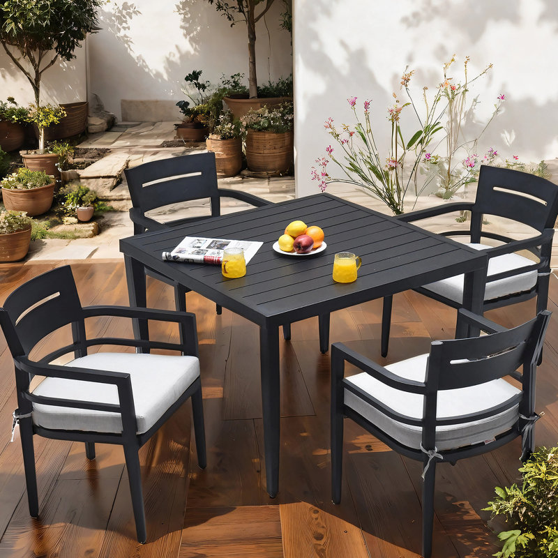 Table de salle à manger d'extérieur 40 po x 40 po avec pieds fuselés et trou pour parasol