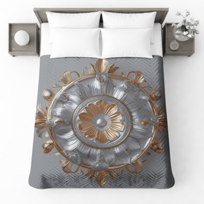 Couvre-lit matelassé à ornements floraux or et argent