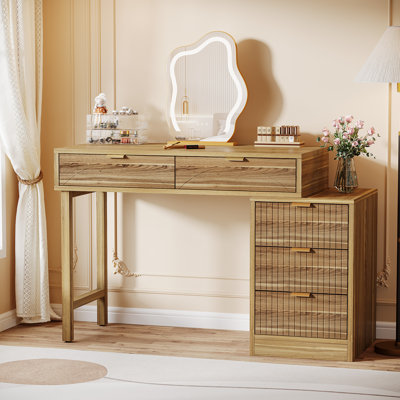 Modern Makeup Vanity Table by Latitude Run