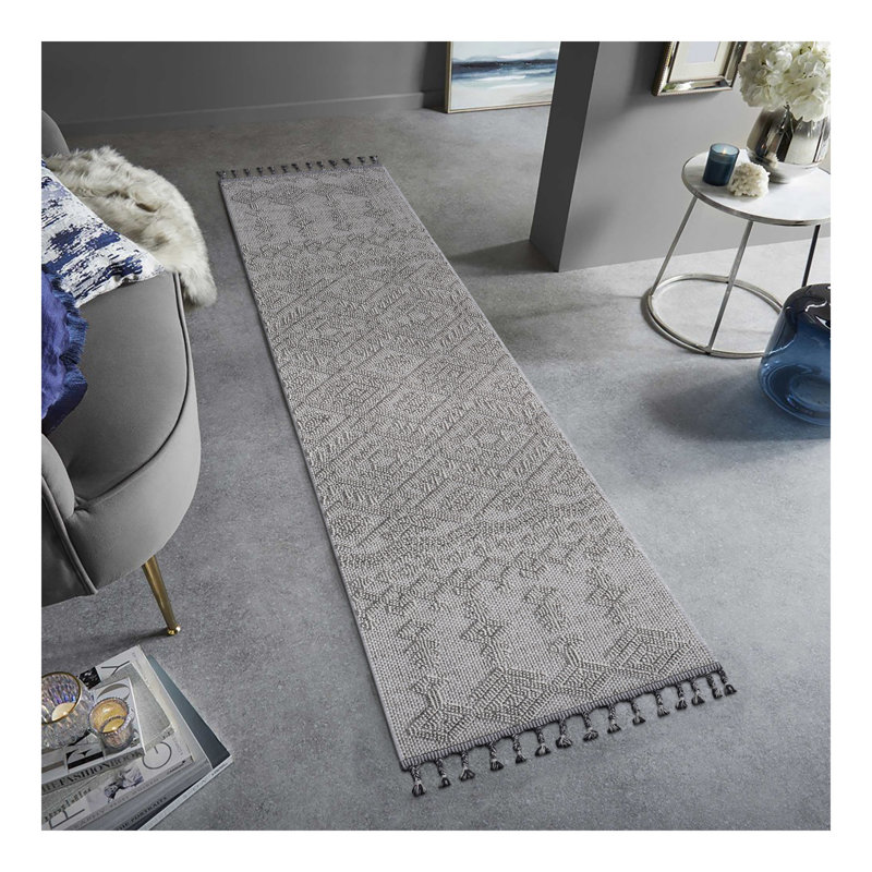 Collection White / White / Traditional Indoor / Outdoor Rug, Runner 2'2" x 8'