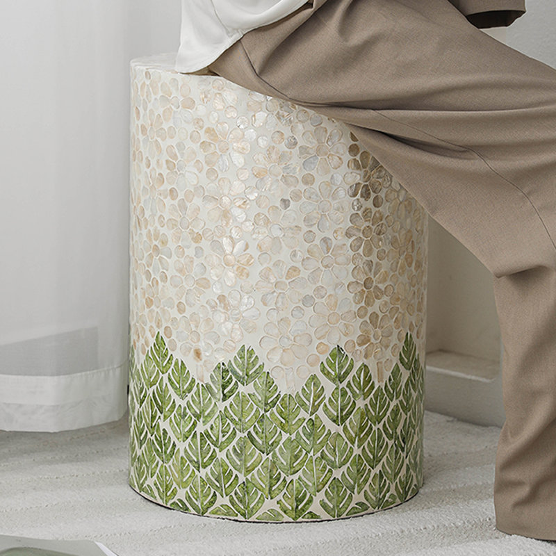 Coquillage moderne
 Table de bout